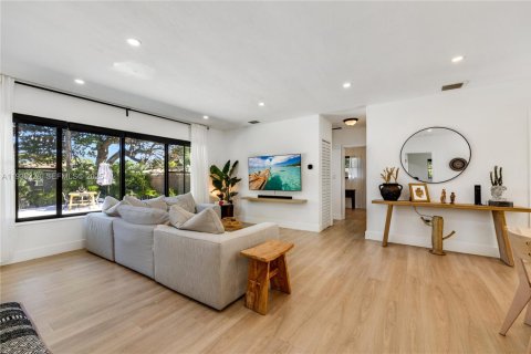 Villa ou maison à vendre à Miami, Floride: 3 chambres, 121.79 m2 № 1994794 - photo 6