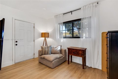 Villa ou maison à vendre à Miami, Floride: 3 chambres, 121.79 m2 № 1994794 - photo 18