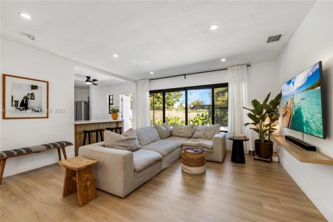 Villa ou maison à vendre à Miami, Floride: 3 chambres, 121.79 m2 № 1994794 - photo 3