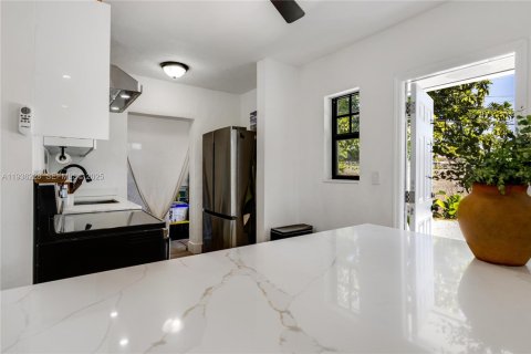Villa ou maison à vendre à Miami, Floride: 3 chambres, 121.79 m2 № 1994794 - photo 10