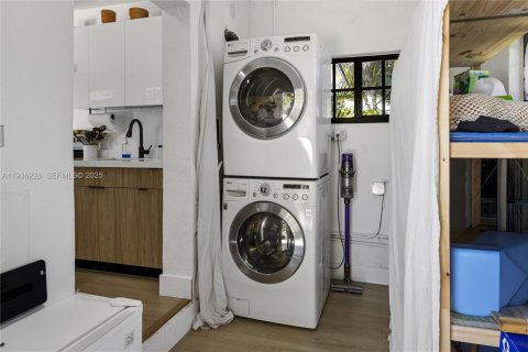 Villa ou maison à vendre à Miami, Floride: 3 chambres, 121.79 m2 № 1994794 - photo 11