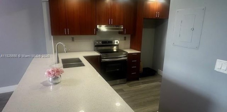 Condominio en Miami, Florida, 2 dormitorios  № 1794065