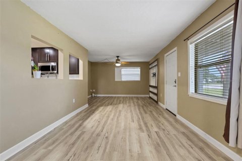 House in Port Charlotte, Florida 3 bedrooms, 122.82 sq.m. № 1840005 - photo 8