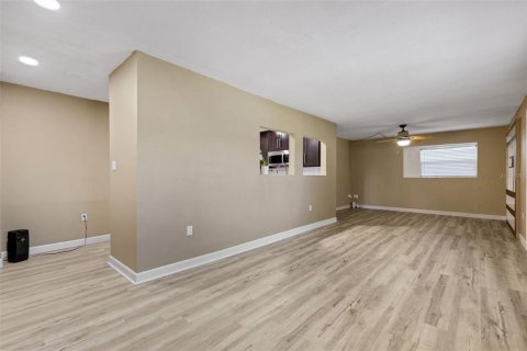 House in Port Charlotte, Florida 3 bedrooms, 122.82 sq.m. № 1840005 - photo 6