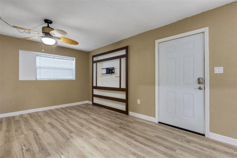 House in Port Charlotte, Florida 3 bedrooms, 122.82 sq.m. № 1840005 - photo 9