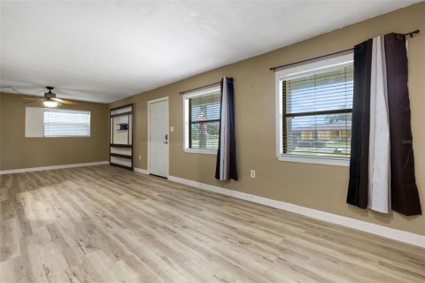 House in Port Charlotte, Florida 3 bedrooms, 122.82 sq.m. № 1840005 - photo 7