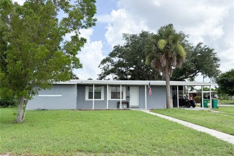 House in Port Charlotte, Florida 3 bedrooms, 122.82 sq.m. № 1840005 - photo 2
