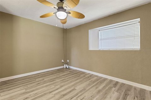 House in Port Charlotte, Florida 3 bedrooms, 122.82 sq.m. № 1840005 - photo 10