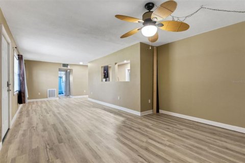 House in Port Charlotte, Florida 3 bedrooms, 122.82 sq.m. № 1840005 - photo 11