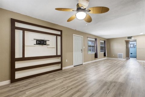 House in Port Charlotte, Florida 3 bedrooms, 122.82 sq.m. № 1840005 - photo 12
