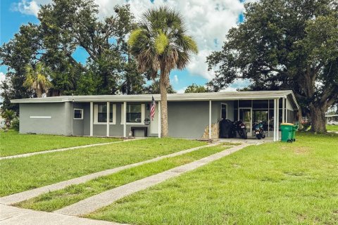 House in Port Charlotte, Florida 3 bedrooms, 122.82 sq.m. № 1840005 - photo 1