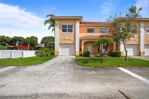 Townhouse in Palm Springs, Florida 3 bedrooms, 143.35 sq.m. № 2152849 - photo 29