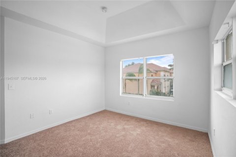Townhouse in Palm Springs, Florida 3 bedrooms, 143.35 sq.m. № 2152849 - photo 22