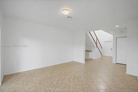 Townhouse in Palm Springs, Florida 3 bedrooms, 143.35 sq.m. № 2152849 - photo 17