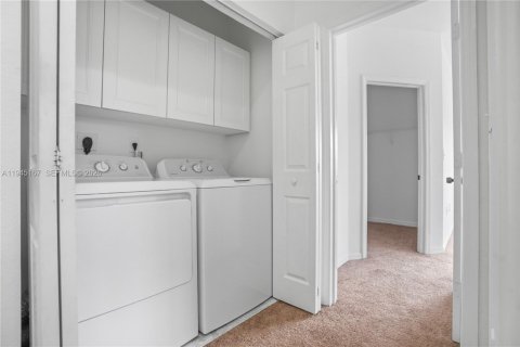 Townhouse in Palm Springs, Florida 3 bedrooms, 143.35 sq.m. № 2152849 - photo 20