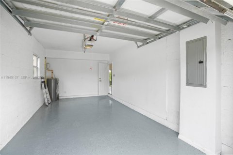 Townhouse in Palm Springs, Florida 3 bedrooms, 143.35 sq.m. № 2152849 - photo 30