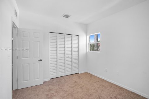 Townhouse in Palm Springs, Florida 3 bedrooms, 143.35 sq.m. № 2152849 - photo 28