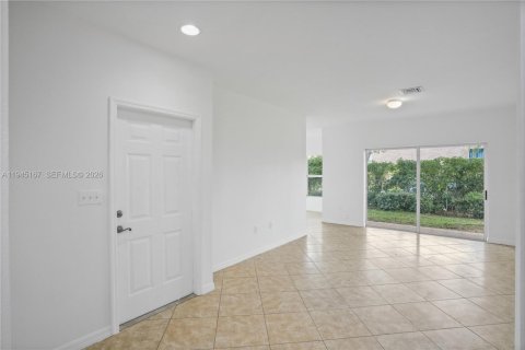 Townhouse in Palm Springs, Florida 3 bedrooms, 143.35 sq.m. № 2152849 - photo 5