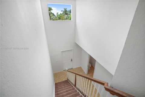 Townhouse in Palm Springs, Florida 3 bedrooms, 143.35 sq.m. № 2152849 - photo 18