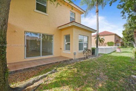 Townhouse in Palm Springs, Florida 3 bedrooms, 143.35 sq.m. № 2152849 - photo 14