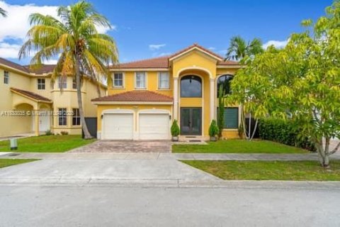 House in Miami, Florida 5 bedrooms, 297.47 sq.m. № 1814305 - photo 1