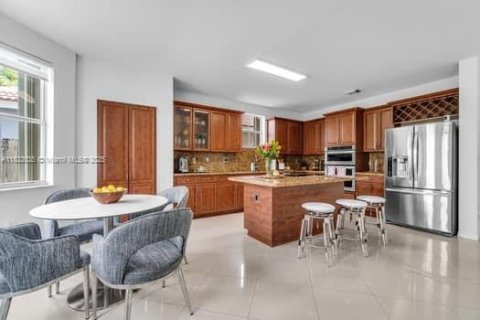 House in Miami, Florida 5 bedrooms, 297.47 sq.m. № 1814305 - photo 9