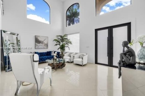 House in Miami, Florida 5 bedrooms, 297.47 sq.m. № 1814305 - photo 5