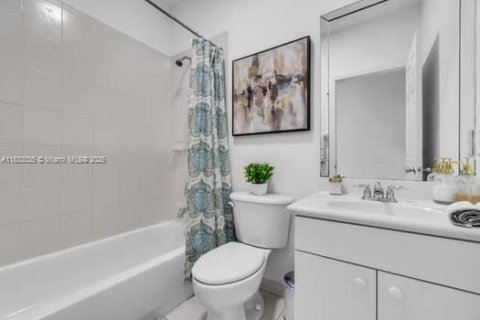 House in Miami, Florida 5 bedrooms, 297.47 sq.m. № 1814305 - photo 20