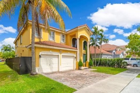 House in Miami, Florida 5 bedrooms, 297.47 sq.m. № 1814305 - photo 3