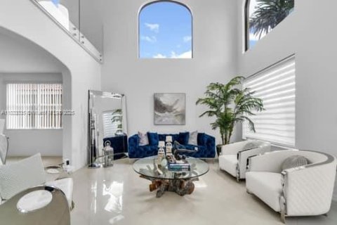 House in Miami, Florida 5 bedrooms, 297.47 sq.m. № 1814305 - photo 6