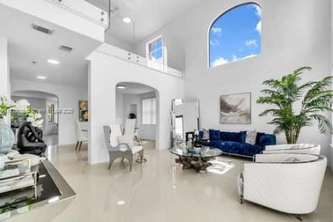 House in Miami, Florida 5 bedrooms, 297.47 sq.m. № 1814305 - photo 4