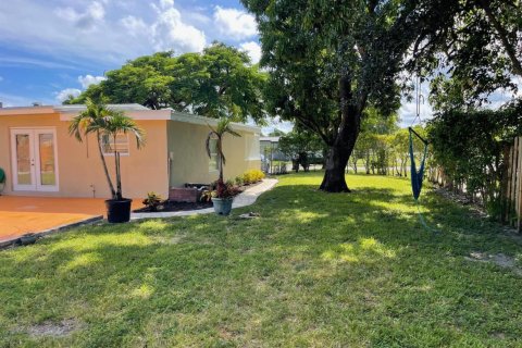 House in Fort Lauderdale, Florida 3 bedrooms, 89 sq.m. № 2083002 - photo 18