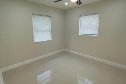 House in Fort Lauderdale, Florida 3 bedrooms, 89 sq.m. № 2083002 - photo 14