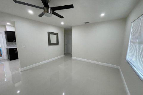 House in Fort Lauderdale, Florida 3 bedrooms, 89 sq.m. № 2083002 - photo 7