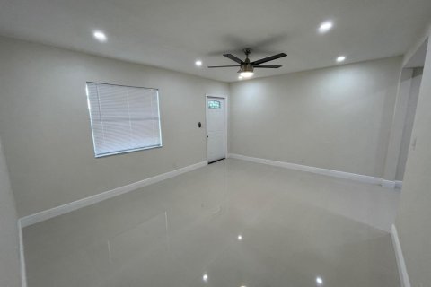 House in Fort Lauderdale, Florida 3 bedrooms, 89 sq.m. № 2083002 - photo 12