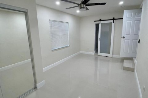 House in Fort Lauderdale, Florida 3 bedrooms, 89 sq.m. № 2083002 - photo 13
