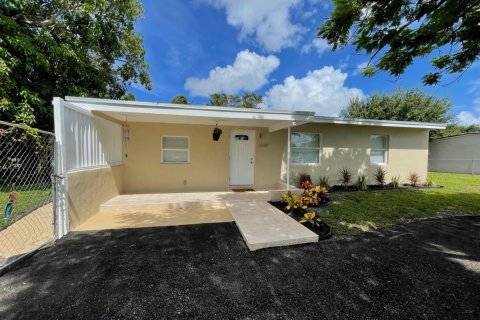 House in Fort Lauderdale, Florida 3 bedrooms, 89 sq.m. № 2083002 - photo 17