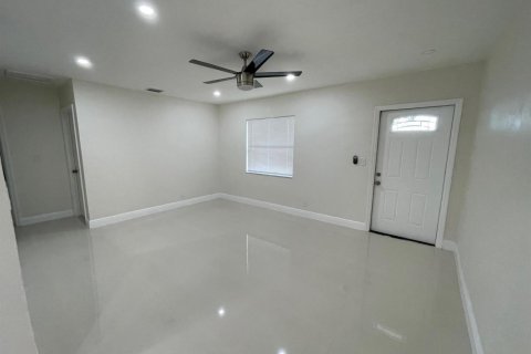 House in Fort Lauderdale, Florida 3 bedrooms, 89 sq.m. № 2083002 - photo 8