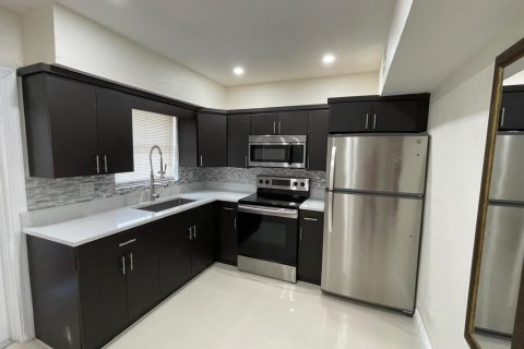 House in Fort Lauderdale, Florida 3 bedrooms, 89 sq.m. № 2083002 - photo 6