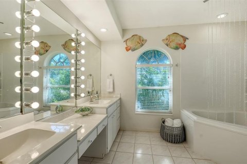 House in Sarasota, Florida 3 bedrooms, 188.87 sq.m. № 1831695 - photo 12