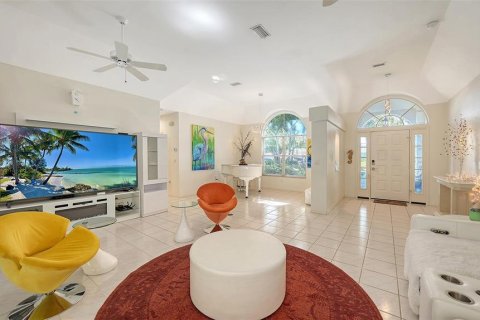 House in Sarasota, Florida 3 bedrooms, 188.87 sq.m. № 1831695 - photo 6