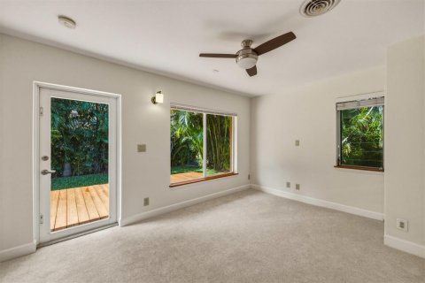 House in Lauderdale-by-the-Sea, Florida 3 bedrooms, 161.84 sq.m. № 2078338 - photo 9
