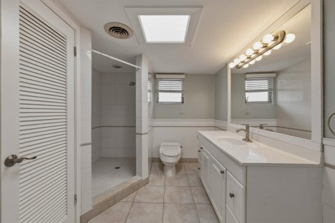 House in Lauderdale-by-the-Sea, Florida 3 bedrooms, 161.84 sq.m. № 2078338 - photo 6