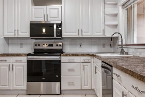 House in Lauderdale-by-the-Sea, Florida 3 bedrooms, 161.84 sq.m. № 2078338 - photo 29