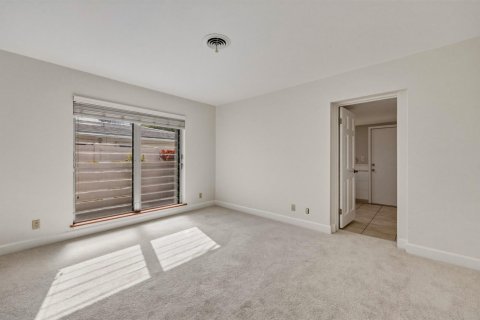 House in Lauderdale-by-the-Sea, Florida 3 bedrooms, 161.84 sq.m. № 2078338 - photo 4