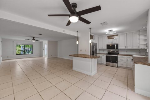 House in Lauderdale-by-the-Sea, Florida 3 bedrooms, 161.84 sq.m. № 2078338 - photo 28