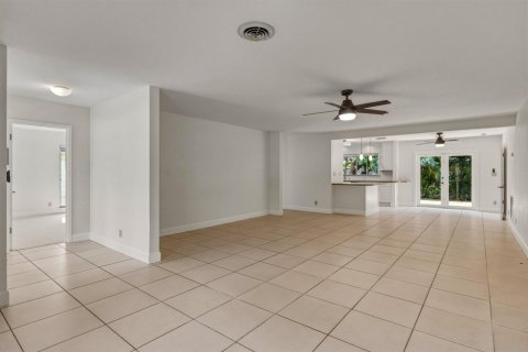 House in Lauderdale-by-the-Sea, Florida 3 bedrooms, 161.84 sq.m. № 2078338 - photo 14