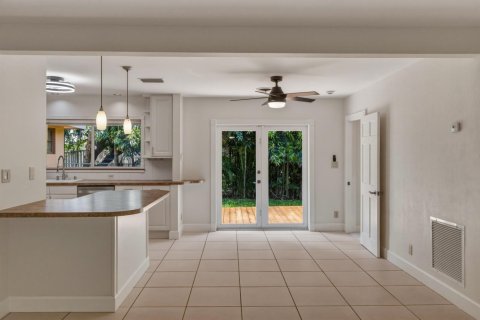 House in Lauderdale-by-the-Sea, Florida 3 bedrooms, 161.84 sq.m. № 2078338 - photo 15