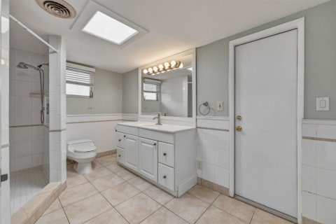 House in Lauderdale-by-the-Sea, Florida 3 bedrooms, 161.84 sq.m. № 2078338 - photo 5