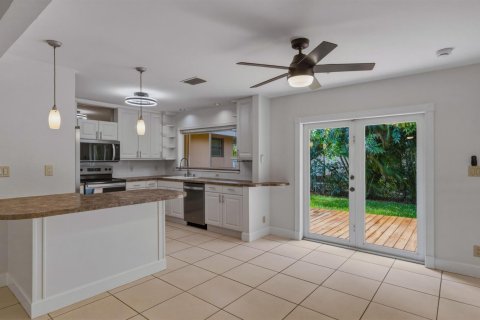 House in Lauderdale-by-the-Sea, Florida 3 bedrooms, 161.84 sq.m. № 2078338 - photo 26
